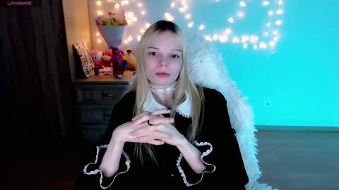 Snapshot of emily_nyaffe chatting on 02/23/25, 03:02 Lia online show from 02/23/25, 03:02