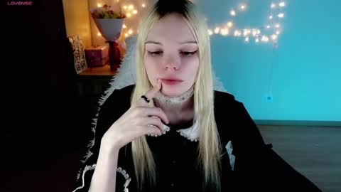 Snapshot of emily_nyaffe chatting on 02/24/25, 10:47 Lia online show from 02/24/25, 10:47