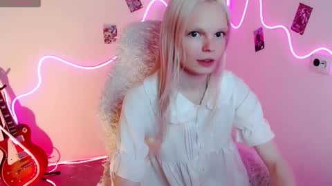 Snapshot of emily_nyaffe chatting on 09/10/25, 05:24 Lia online show from 09/10/25, 05:24