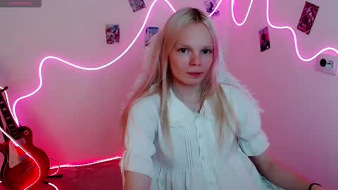 Snapshot of emily_nyaffe chatting on 09/11/25, 01:22 Lia online show from 09/11/25, 01:22