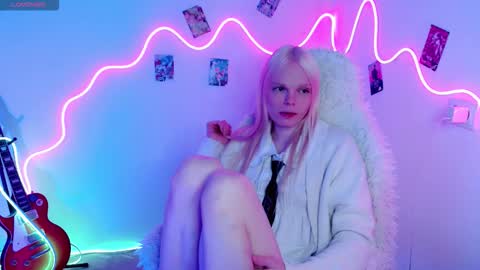 Snapshot of emily_nyaffe chatting on 10/01/25, 08:48 Lia online show from 10/01/25, 08:48