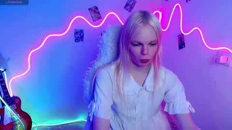 Snapshot of emily_nyaffe chatting on 10/13/25, 11:21 Lia online show from 10/13/25, 11:21