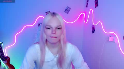 Snapshot of emily_nyaffe chatting on 10/16/25, 11:06 Lia online show from 10/16/25, 11:06