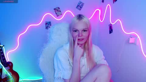 Snapshot of emily_nyaffe chatting on 10/20/25, 06:08 Lia online show from 10/20/25, 06:08