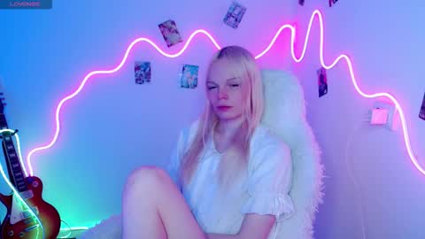 Snapshot of emily_nyaffe chatting on 10/25/25, 11:29 Lia online show from 10/25/25, 11:29