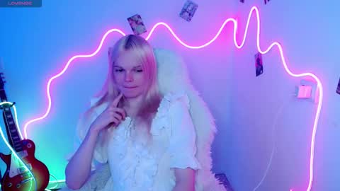 Snapshot of emily_nyaffe chatting on 10/27/25, 06:56 Lia online show from 10/27/25, 06:56