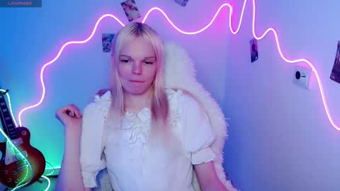 Snapshot of emily_nyaffe chatting on 10/28/25, 09:39 Lia online show from 10/28/25, 09:39