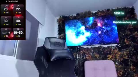 Snapshot of emily_palmeer chatting on 07/11/26, 10:51 emily_palmeer online show from 07/11/26, 10:51