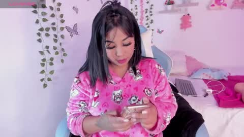 Snapshot of emily_restrepoo chatting on 01/29/25, 05:51 Emily online show from 01/29/25, 05:51