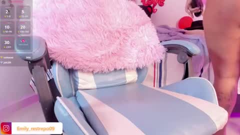 Snapshot of emily_restrepoo chatting on 02/24/25, 09:21 Emily online show from 02/24/25, 09:21