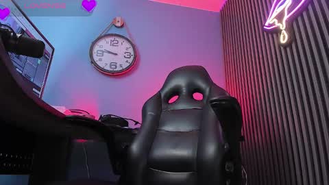 Snapshot of emily_roberts1 chatting on 12/10/24, 02:39 Emily  online show from 12/10/24, 02:39