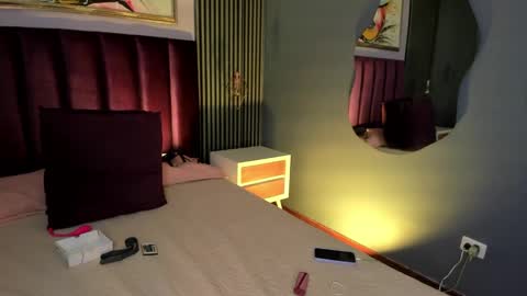 Snapshot of emily_roberts1 chatting on 12/12/24, 02:37 Emily  online show from 12/12/24, 02:37