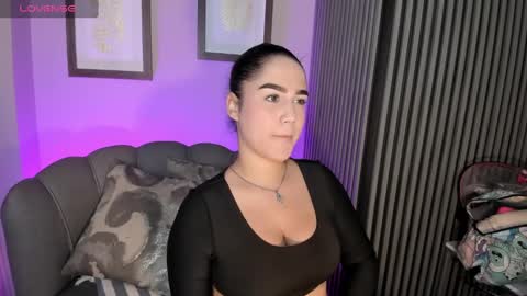 Snapshot of emily_roberts1 chatting on 01/22/25, 12:06 Emily  online show from 01/22/25, 12:06