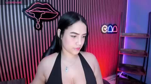 Snapshot of emily_roberts1 chatting on 03/02/25, 03:24 Emily  online show from 03/02/25, 03:24