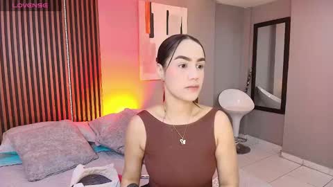 Snapshot of emily_roberts1 chatting on 10/01/25, 01:06 Emily  online show from 10/01/25, 01:06