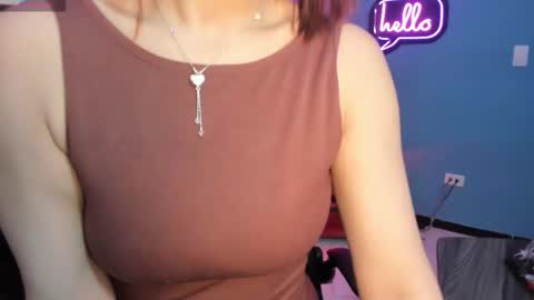 Snapshot of emily_roberts1 chatting on 10/13/25, 04:45 Emily  online show from 10/13/25, 04:45