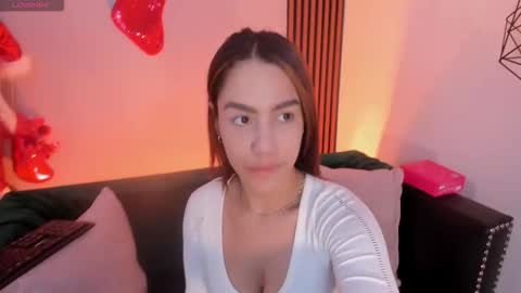 Snapshot of emily_roberts1 chatting on 12/05/25, 05:05 Emily online show from 12/05/25, 05:05
