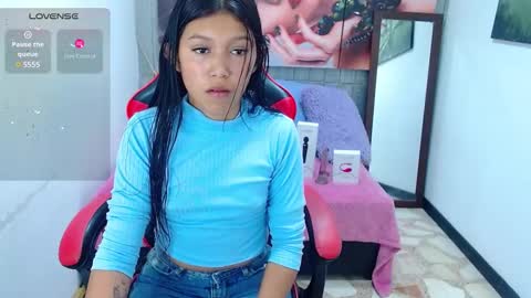 Snapshot of emily_rosse04 chatting on 02/10/25, 11:25 online show from 02/10/25, 11:25