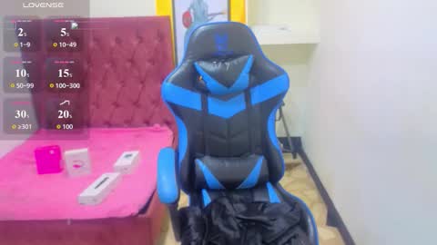 Snapshot of emily_rosse04 chatting on 11/09/25, 12:47 online show from 11/09/25, 12:47