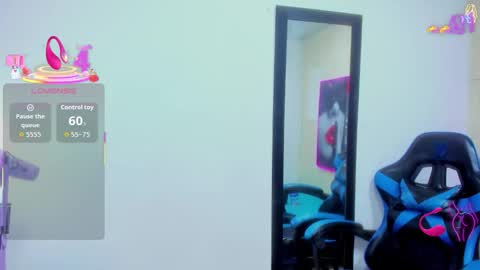 Snapshot of emily_rosse04 chatting on 12/13/25, 07:53 online show from 12/13/25, 07:53