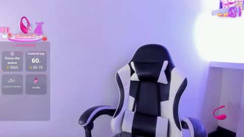 Snapshot of emily_rosse04 chatting on 03/13/26, 11:50 online show from 03/13/26, 11:50