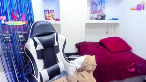 Snapshot of emily_rosse04 chatting on 03/21/26, 12:21 online show from 03/21/26, 12:21