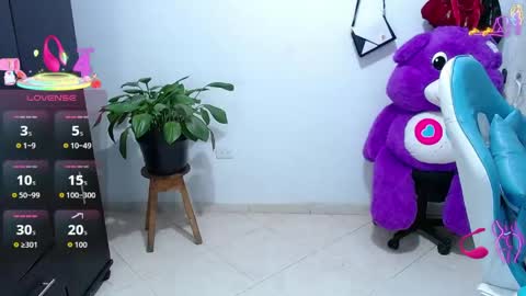 Snapshot of emily_rosse04 chatting on 04/18/26, 11:38 online show from 04/18/26, 11:38