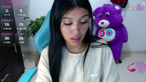 Snapshot of emily_rosse04 chatting on 05/13/26, 01:03 online show from 05/13/26, 01:03