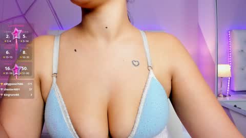 Snapshot of emily_roux chatting on 12/11/24, 02:09 EMILY online show from 12/11/24, 02:09