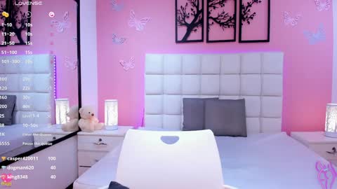 Snapshot of emily_roux chatting on 01/10/25, 06:09 EMILY online show from 01/10/25, 06:09