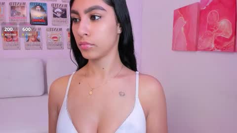 Snapshot of emily_roux chatting on 11/02/25, 02:41 EMILY online show from 11/02/25, 02:41