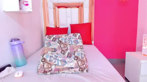 Snapshot of emily_sexy3 chatting on 01/28/25, 03:04 Emily online show from 01/28/25, 03:04