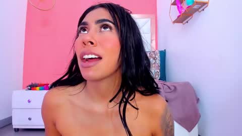 Snapshot of emily_sexy3 chatting on 02/09/25, 02:18 Emily online show from 02/09/25, 02:18