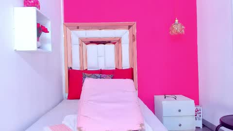 Snapshot of emily_sexy3 chatting on 02/19/25, 02:34 Emily online show from 02/19/25, 02:34