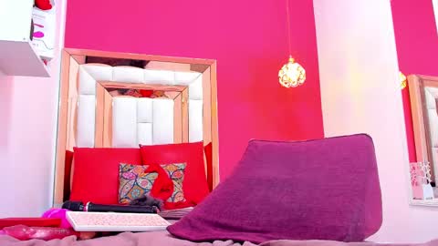 Snapshot of emily_sexy3 chatting on 02/28/25, 02:20 Emily online show from 02/28/25, 02:20