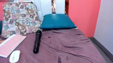 Snapshot of emily_sexy3 chatting on 03/02/25, 02:32 Emily online show from 03/02/25, 02:32