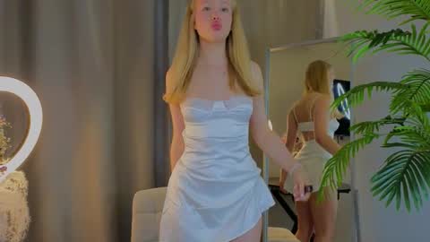 emily shepard online show from 09/22/25, 01:40