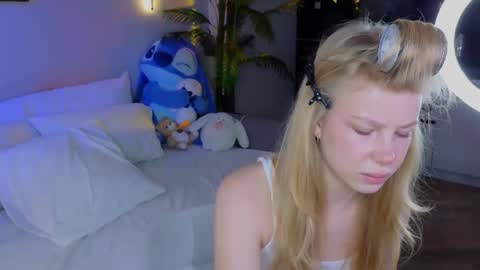 Snapshot of emily_shepard chatting on 05/07/26, 02:28 emily shepard online show from 05/07/26, 02:28