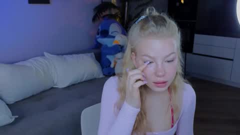Snapshot of emily_shepard chatting on 06/11/26, 02:33 emily shepard online show from 06/11/26, 02:33