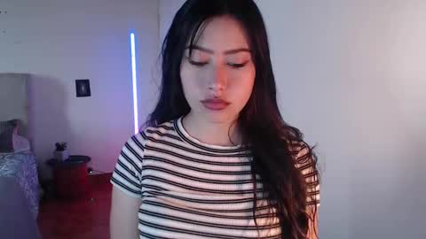 Snapshot of emily_swan_04 chatting on 01/13/25, 06:59 Emily  Swan online show from 01/13/25, 06:59