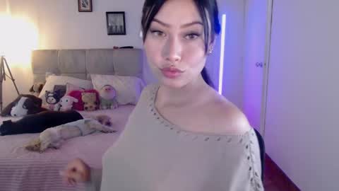 Snapshot of emily_swan_04 chatting on 01/24/25, 07:28 Emily  Swan online show from 01/24/25, 07:28