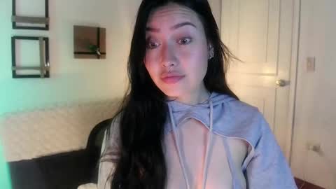 Snapshot of emily_swan_04 chatting on 02/20/25, 01:57 Emily  Swan online show from 02/20/25, 01:57