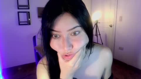 Snapshot of emily_swan_04 chatting on 02/21/25, 02:17 Emily  Swan online show from 02/21/25, 02:17