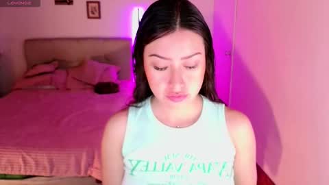 Snapshot of emily_swan_04 chatting on 11/04/25, 01:16 Emily Swan online show from 11/04/25, 01:16