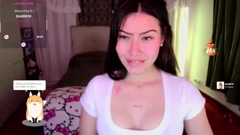 Snapshot of emily_swan_04 chatting on 01/15/26, 01:43 Emily Swan online show from 01/15/26, 01:43