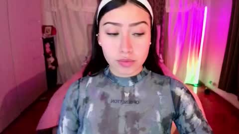 Snapshot of emily_swan_04 chatting on 01/17/26, 02:49 Emily Swan online show from 01/17/26, 02:49