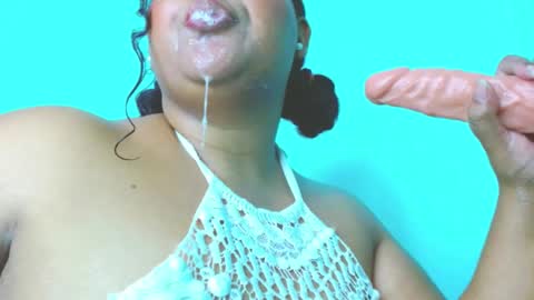 Snapshot of emily_sweet_23 chatting on 02/12/25, 08:50 Liss online show from 02/12/25, 08:50