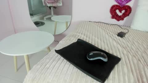 Emily online show from 03/08/25, 12:20