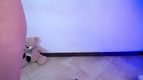 Emily Trujillo online show from 11/12/25, 05:57