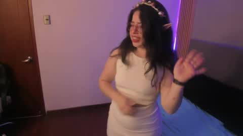 Snapshot of emily_tulip chatting on 05/29/26, 11:19 Vanesa online show from 05/29/26, 11:19